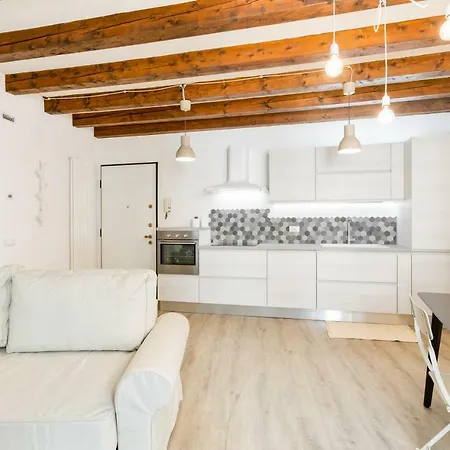 Civico 34 Central Flat *