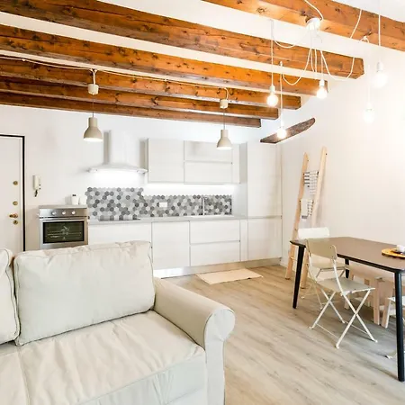 Civico 34 Central Flat *