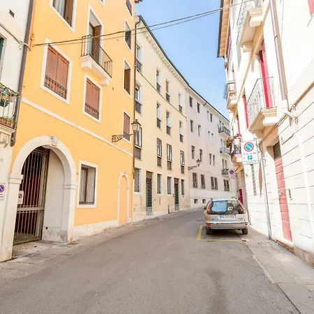 Civico 34 Central Flat *