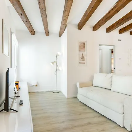 Civico 34 Central Flat *